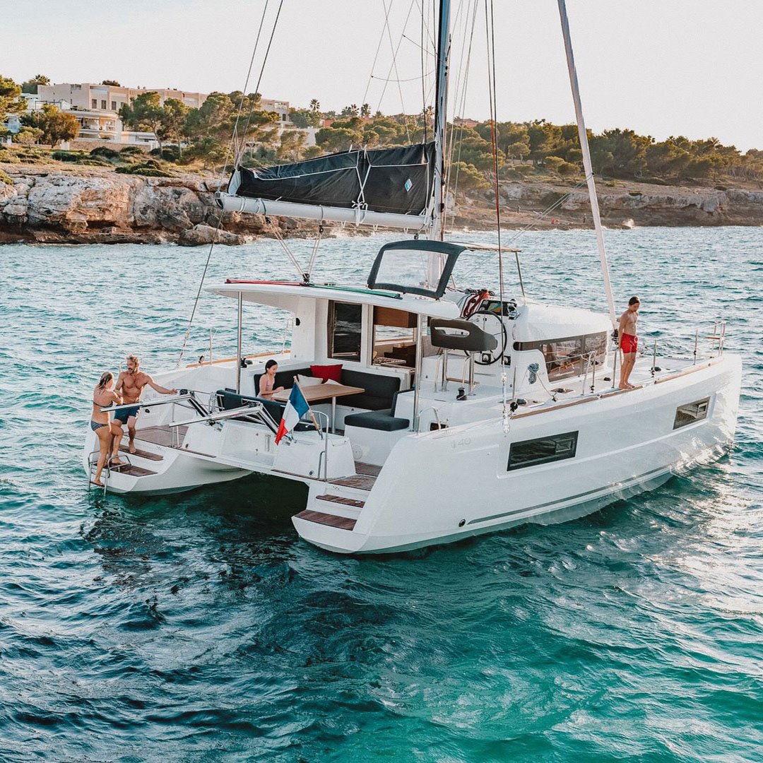 Catamaran Vela - Oceans Concierge
