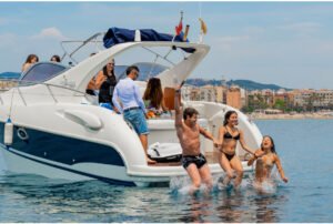 Alquiler de barcos en Barcelona: guía completa para celebrar, navegar y disfrutar del Mediterráneo